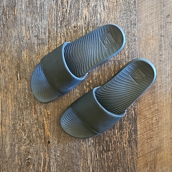 Reef slides - Picture 1 of 3